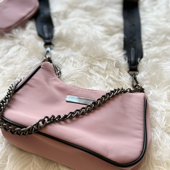 NWT Stylish Pink Crossbody Bag with Chain Detail - Picture 2 of 4